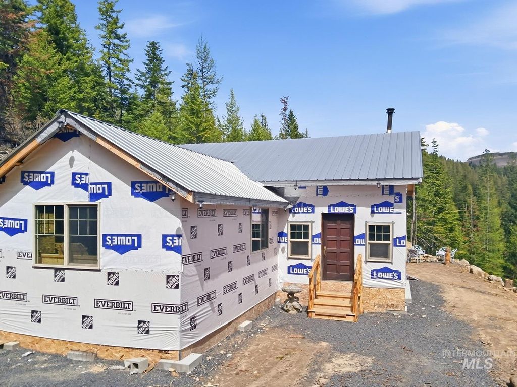 Photo of 320 Upriver View Dr, Fernwood, ID 83830 (MLS # 98984240)