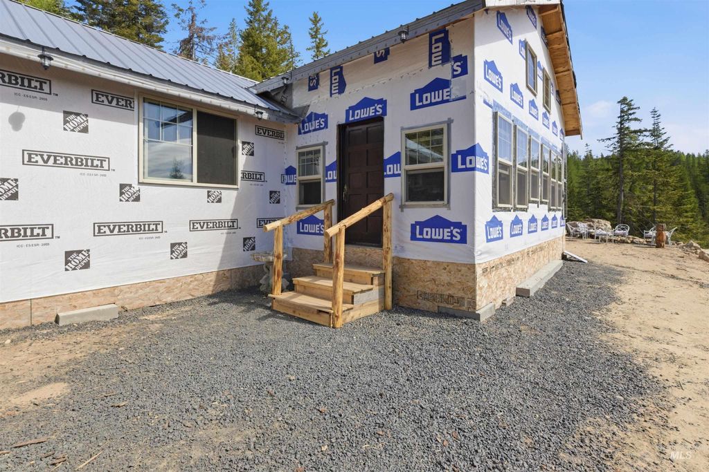 Photo of 320 Upriver View Dr, Fernwood, ID 83830 (MLS # 98984240)
