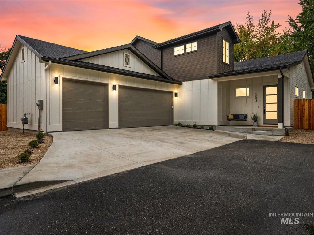 Photo of 5053 W Alamosa St, Boise, ID 83703 (MLS # 98964077)