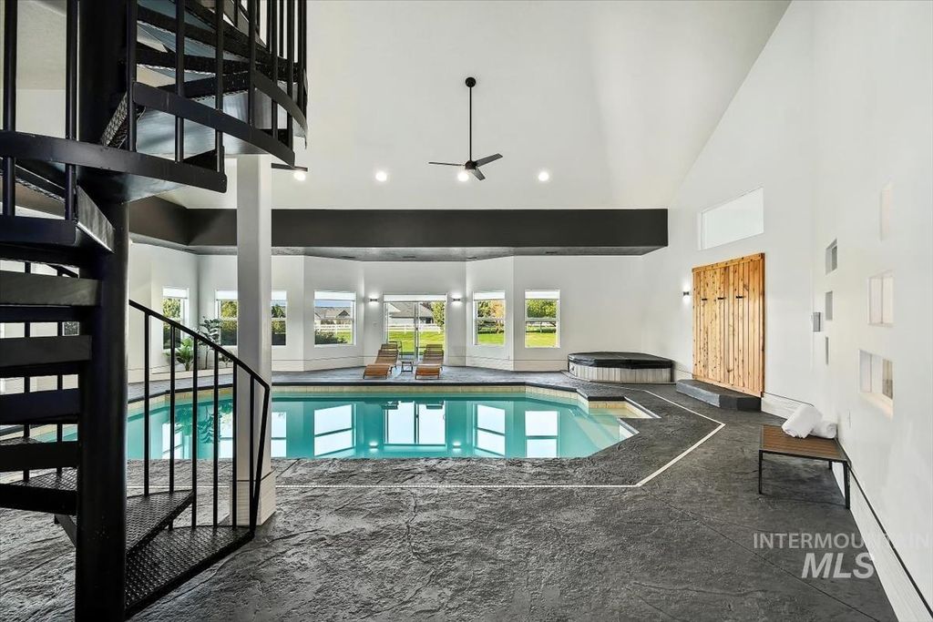 Photo of 2095 N Meridian Rd, Eagle, ID 83616 (MLS # 98984897)