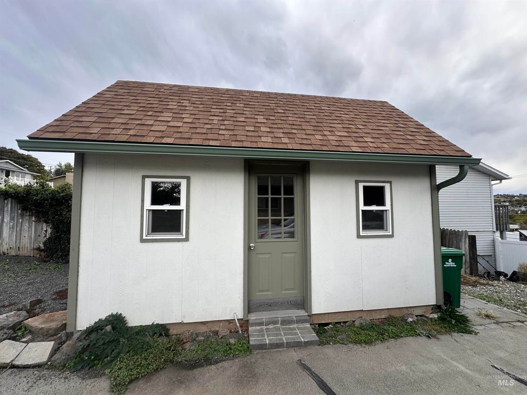 Photo of 2924 Meadowlark Drive, Lewiston, ID 83501 (MLS # 98968974)