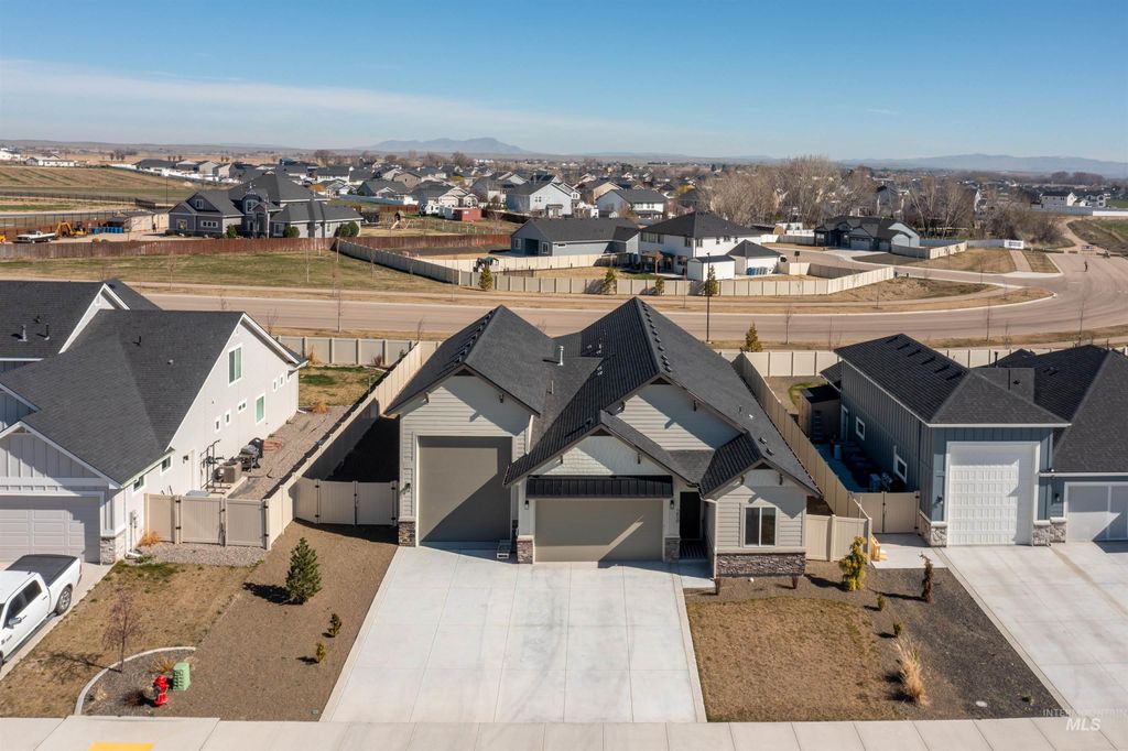 Photo of 258 W Kinross St, Middleton, ID 83644 (MLS # 98977817)