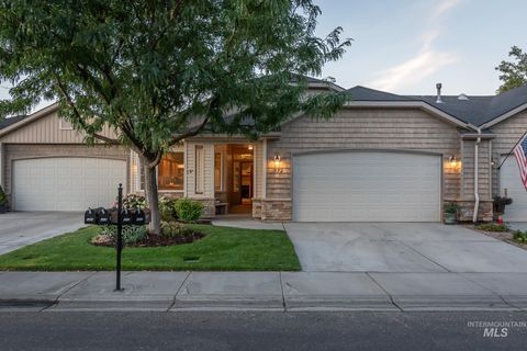 Photo of 372 S Golden Eagle Ln, Eagle, ID 83616 (MLS # 98964761)