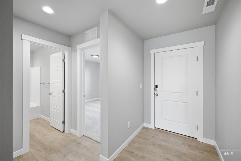 Photo of 6643 W Redwood Creek Dr, Meridian, ID 83646 (MLS # 98978043)