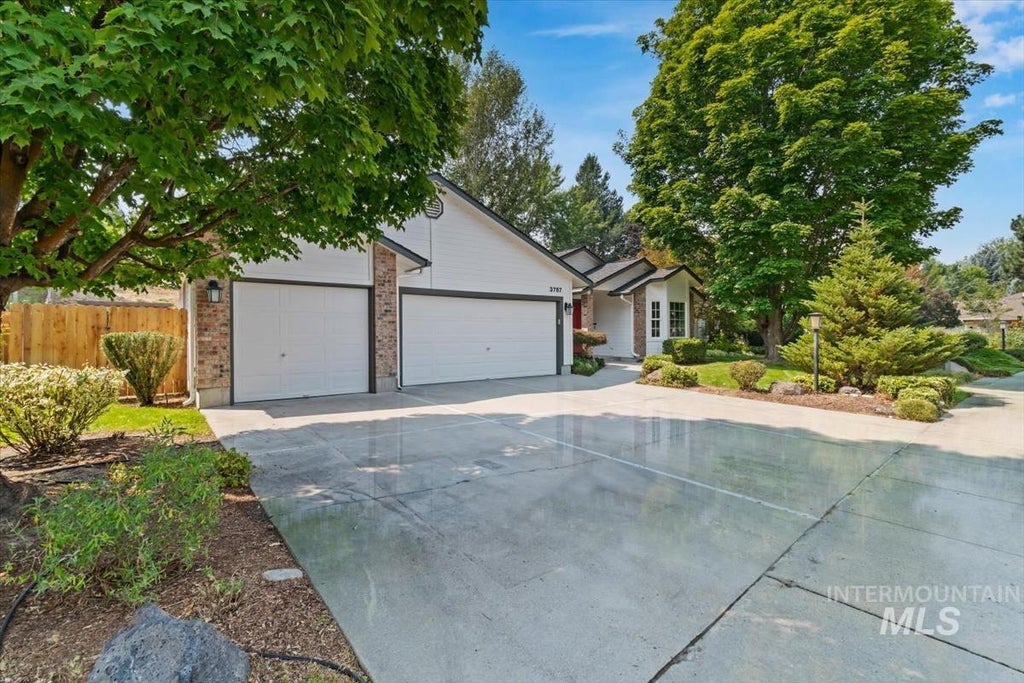 Photo of 3787 E Shady Glen Dr, Boise, ID 83706 (MLS # 98997120)