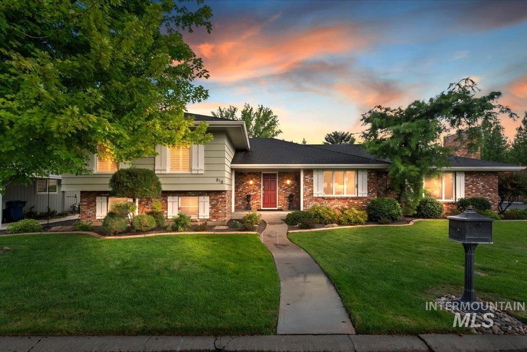 Photo of 818 Winther Blvd, Nampa, ID 83651 (MLS # 98994501)