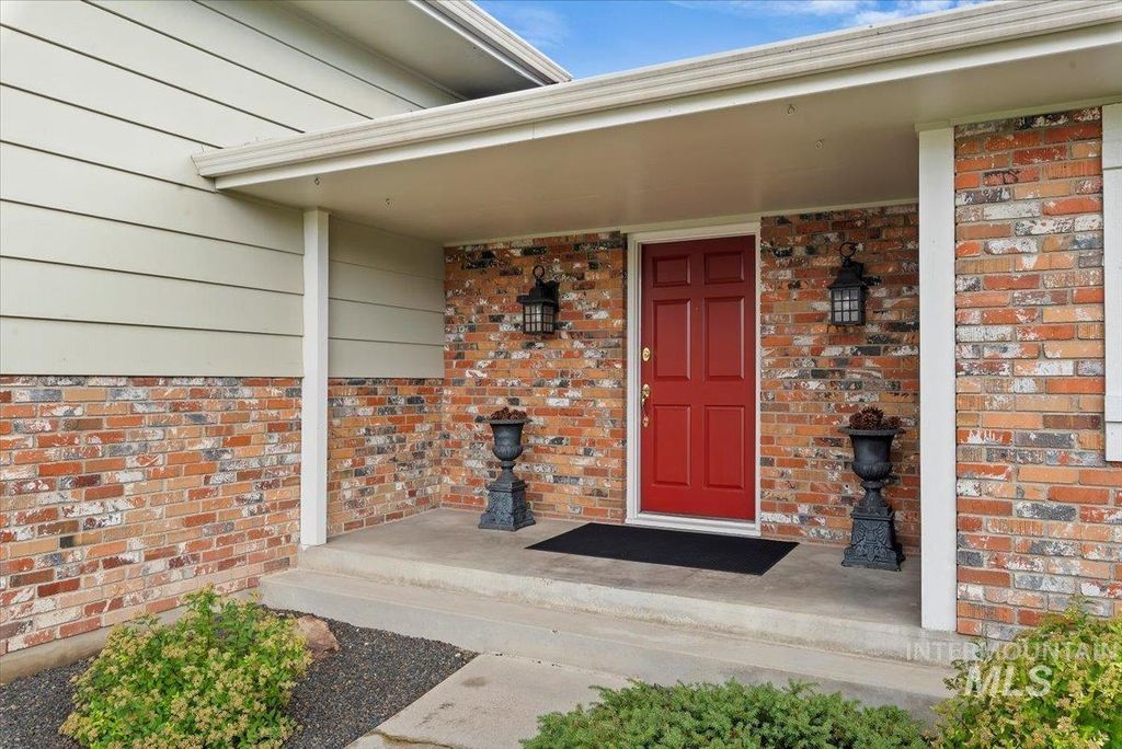 Photo of 818 Winther Blvd, Nampa, ID 83651 (MLS # 98994501)