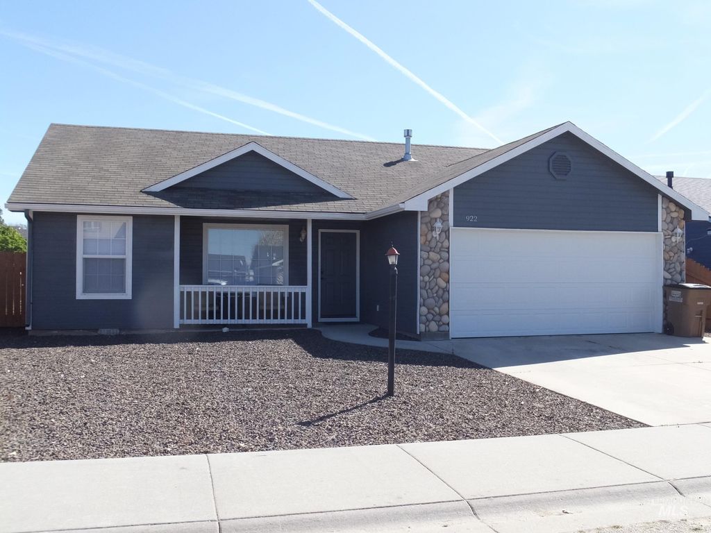 Photo of 922 S Cherokee Ave, Emmett, ID 83617 (MLS # 98980935)