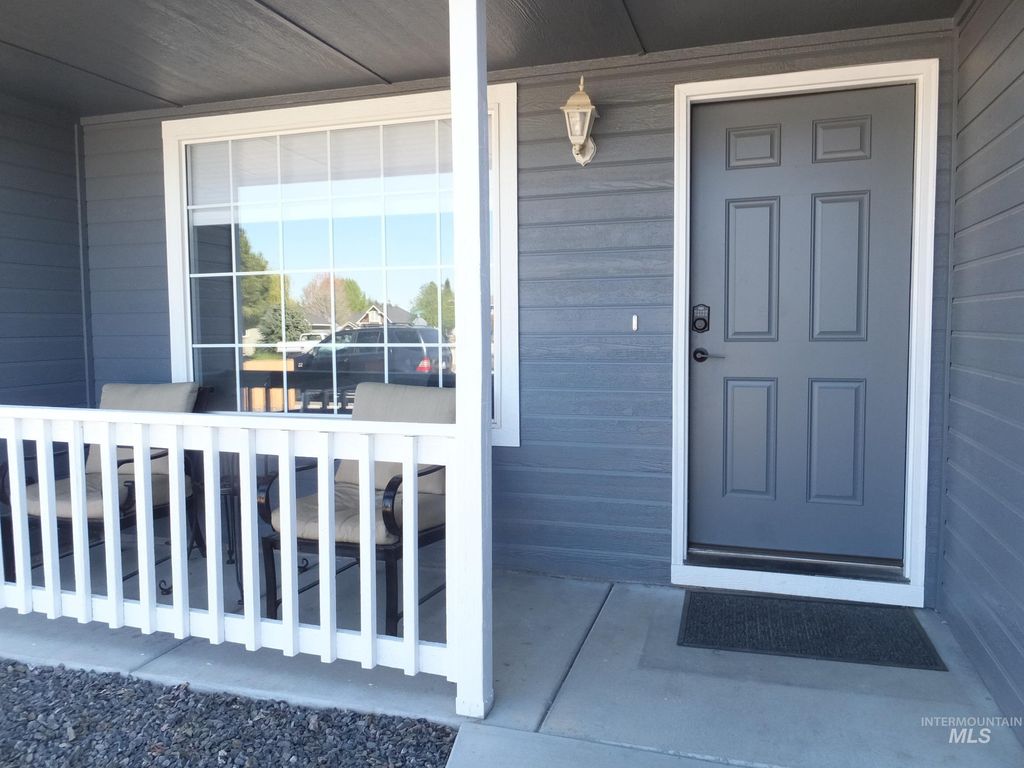 Photo of 922 S Cherokee Ave, Emmett, ID 83617 (MLS # 98980935)