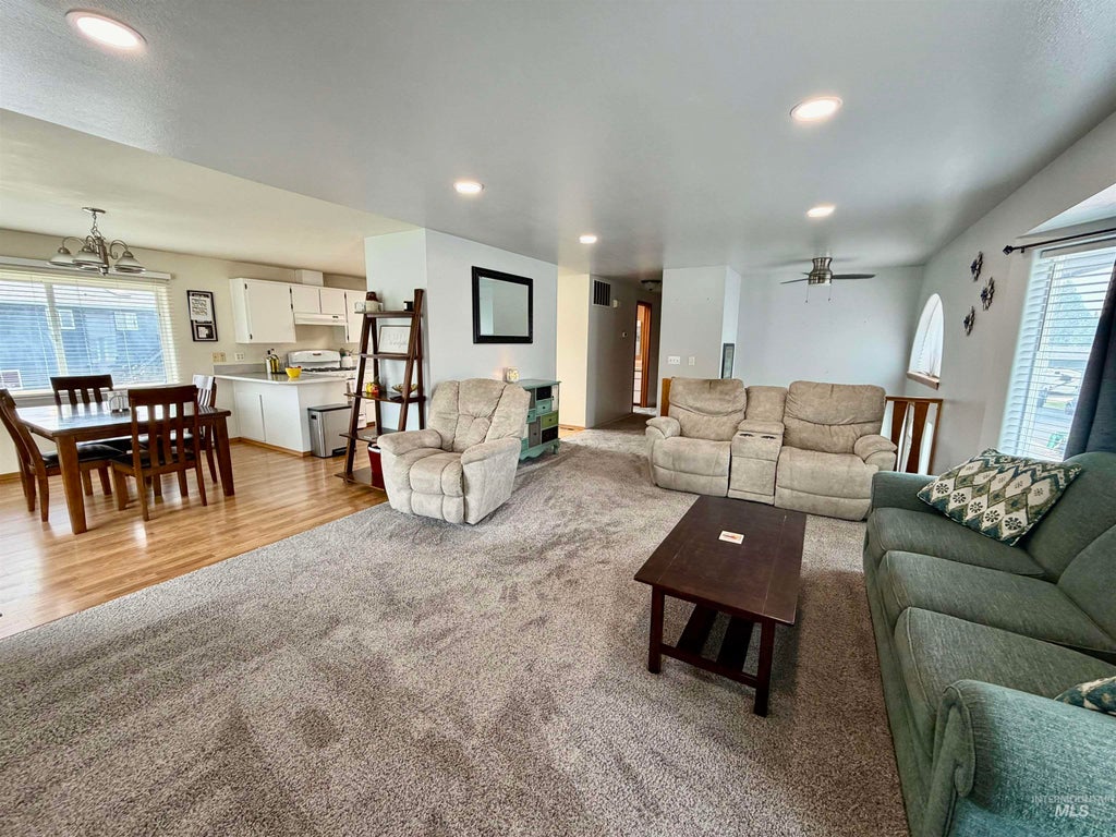 Photo of 1936 Birch Ave, Lewiston, ID 83501 (MLS # 98997021)