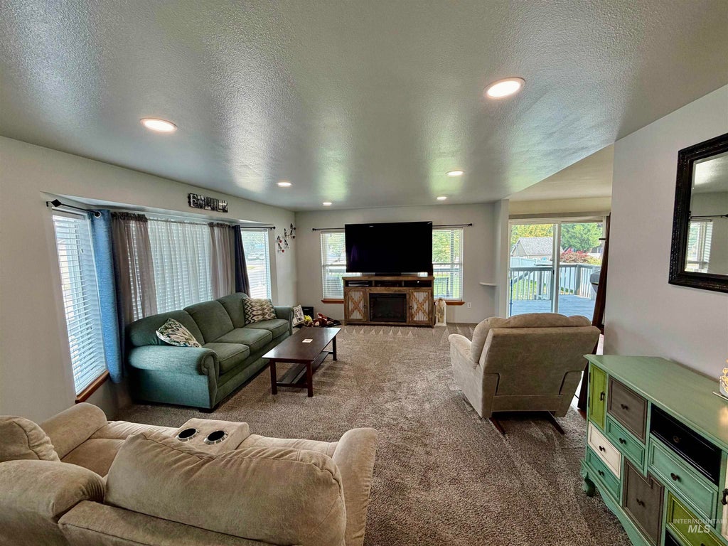 Photo of 1936 Birch Ave, Lewiston, ID 83501 (MLS # 98997021)