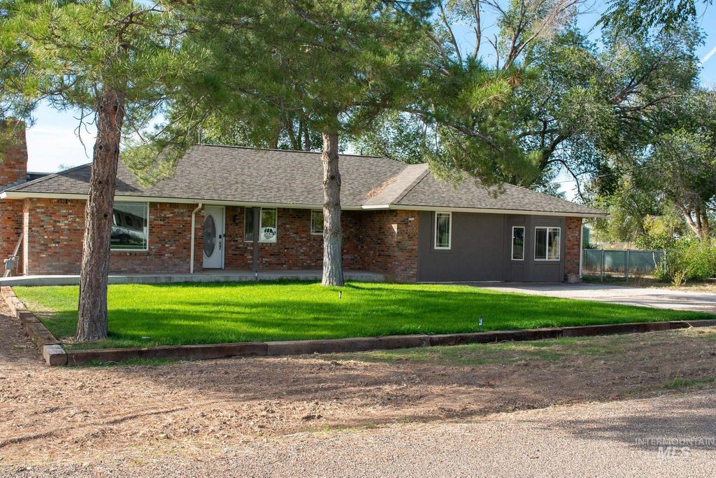 Photo of 4205 NE Alexander Way, Mountain Home, ID 83647 (MLS # 98965619)