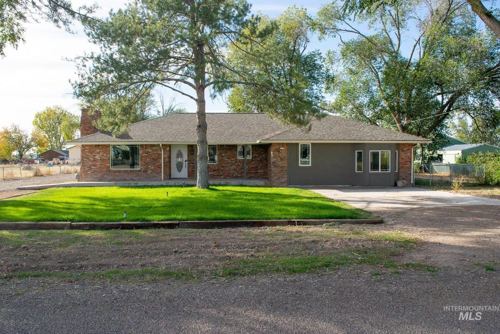 Photo of 4205 NE Alexander Way, Mountain Home, ID 83647 (MLS # 98965619)