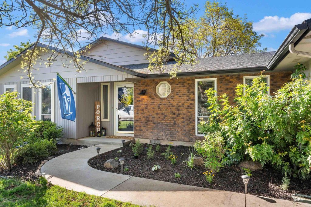 Photo of 9066 W Brookview Ct, Boise, ID 83709 (MLS # 98982459)