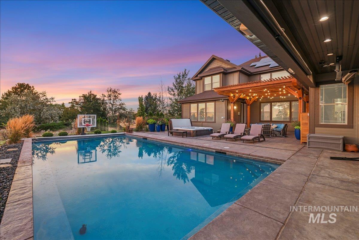 3365 Willow Way