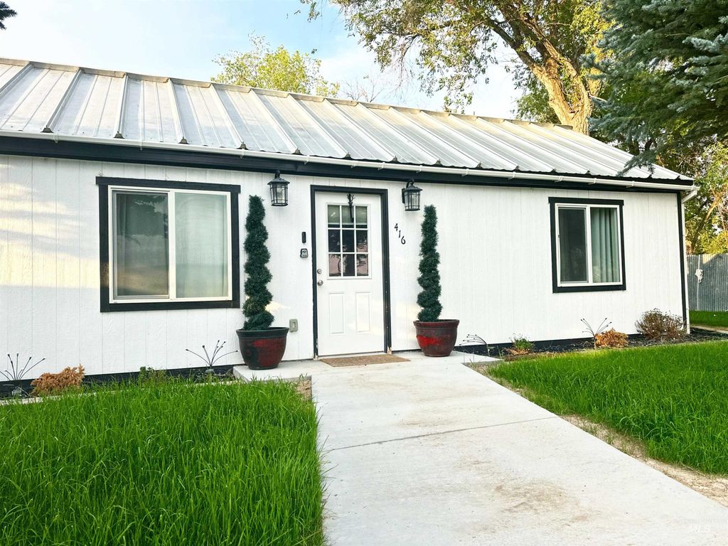 Photo of 416 W Us Highway 30, Bliss, ID 83314 (MLS # 98966562)