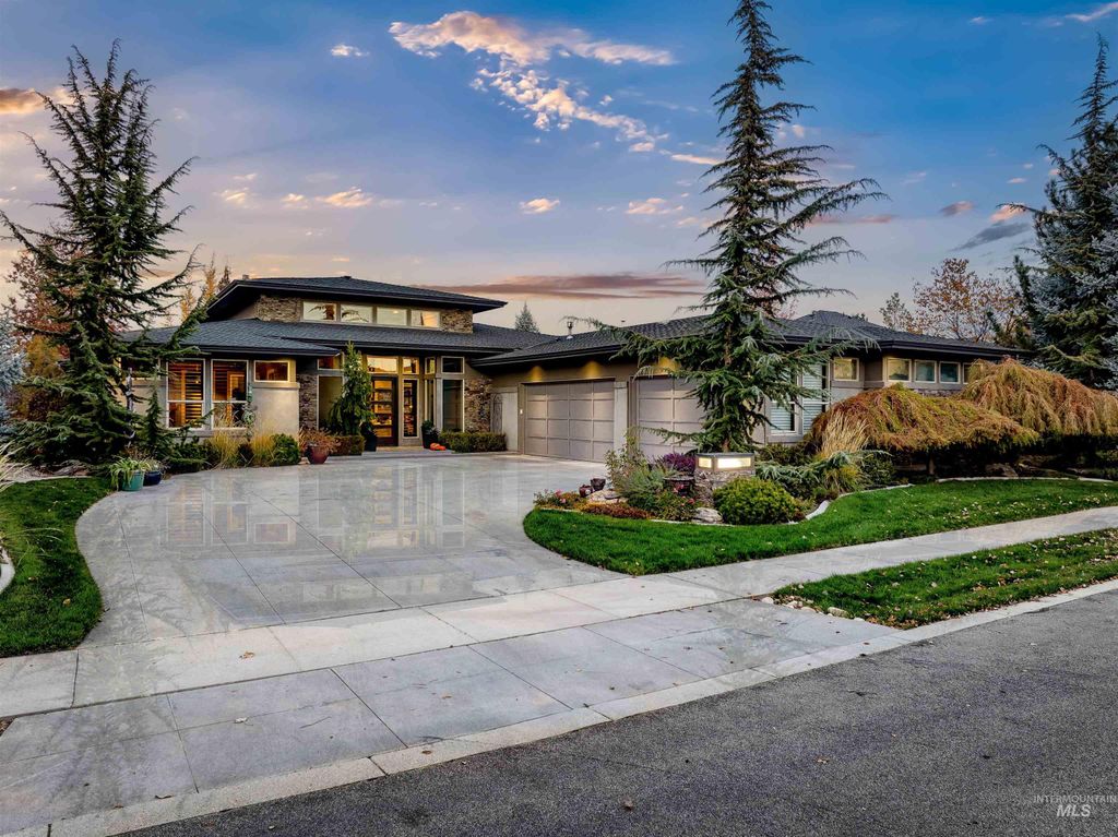 Photo of 524 E Lakebrook Ln, Eagle, ID 83616 (MLS # 98966898)