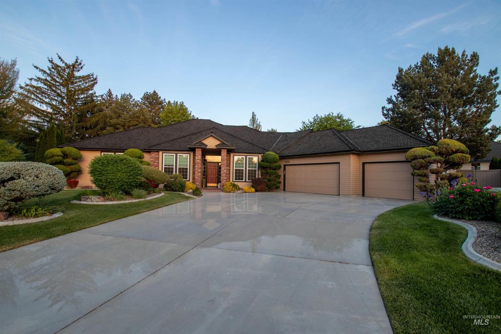 Photo of 5026 N Greyloch Way, Boise, ID 83704 (MLS # 98985728)