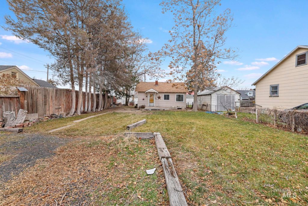 Photo of 250 Elm St, Twin Falls, ID 83301 (MLS # 98972627)