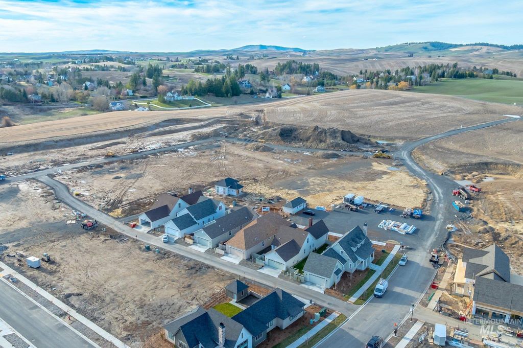 Photo of 1442 Woodbury Dr #Surrey, Moscow, ID 83843 (MLS # 98939345)