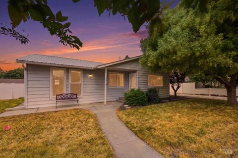 Photo of 1480 E Locust St, Emmett, ID 83617 (MLS # 98988365)