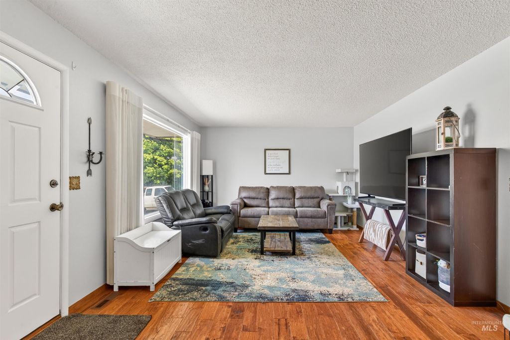 Photo of 3215 8th St. E, Lewiston, ID 83501 (MLS # 98984816)