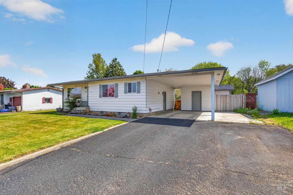 Photo of 3215 8th St. E, Lewiston, ID 83501 (MLS # 98984816)