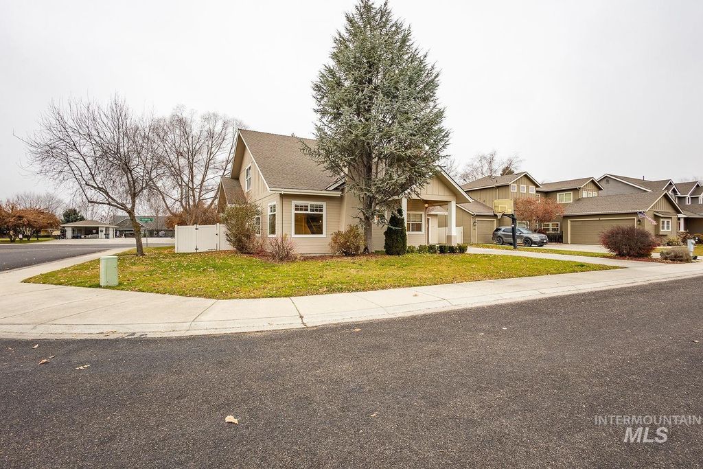 Photo of 215 S Spring Lake Way, Star, ID 83669 (MLS # 98972023)