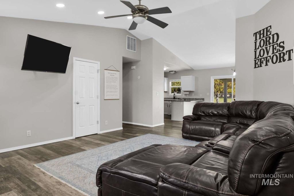 Photo of 1547 Saddler St, Twin Falls, ID 83301 (MLS # 98986033)