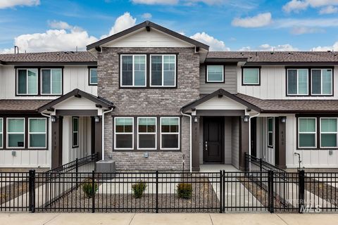 Photo of 4111 W Steel Grey Ln, Eagle, ID 83616 (MLS # 98965277)