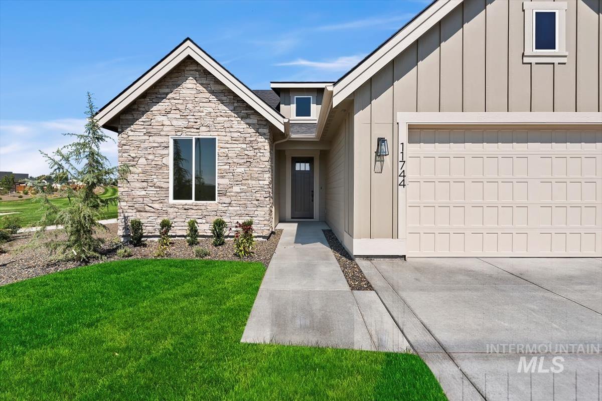 6753 N Magic Mallard Ave