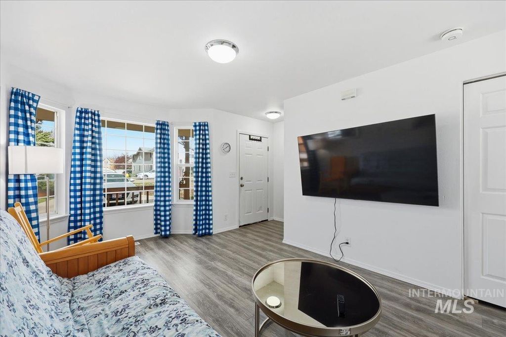 Photo of 4707 W Kendall St, Boise, ID 83706 (MLS # 98977070)