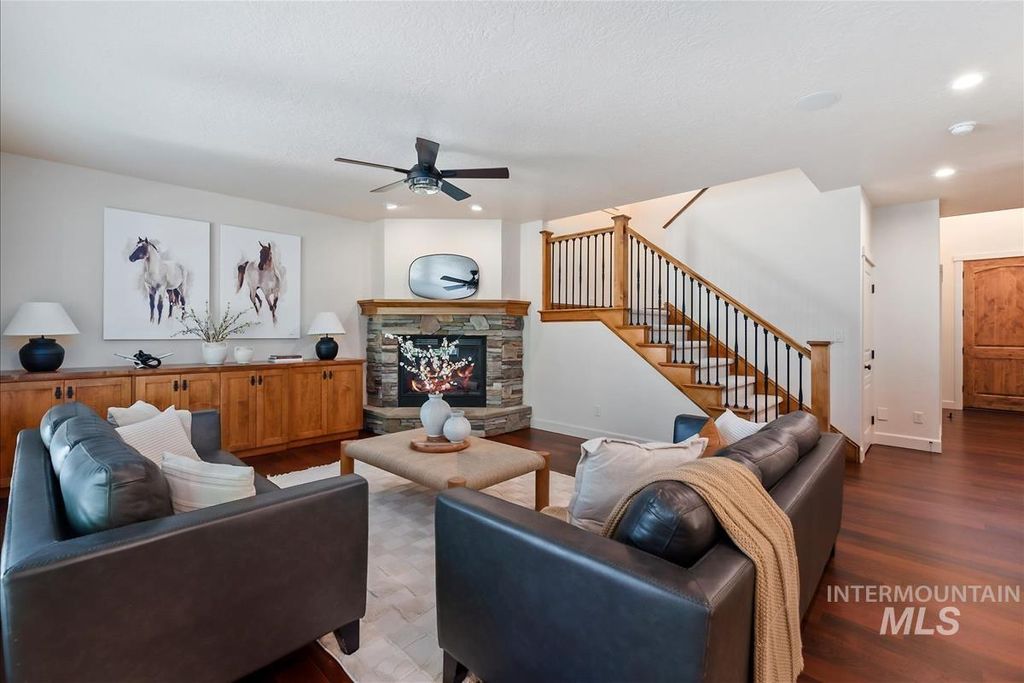 Photo of 1563 N Estancia Pl, Eagle, ID 83616 (MLS # 98985418)