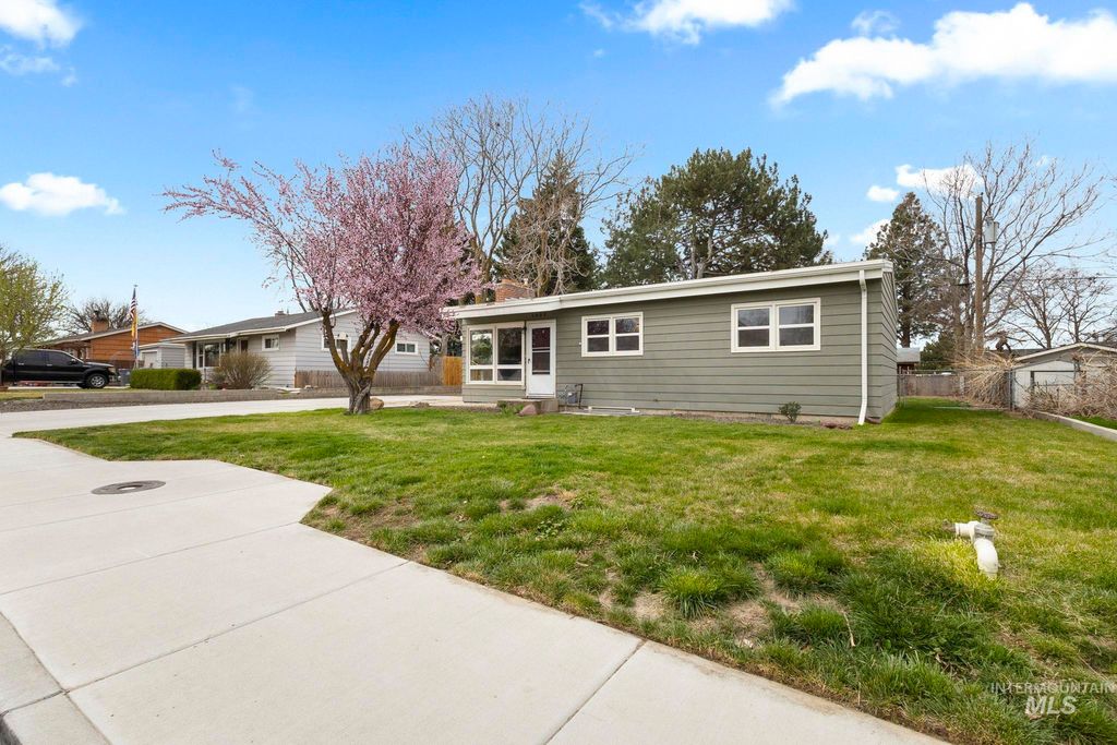 Photo of 1403 N Ohio Avenue, Caldwell, ID 83605 (MLS # 98985380)