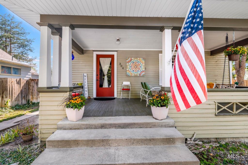 Photo of 304 8th Avenue East Ave, Twin Falls, ID 83301 (MLS # 98960569)