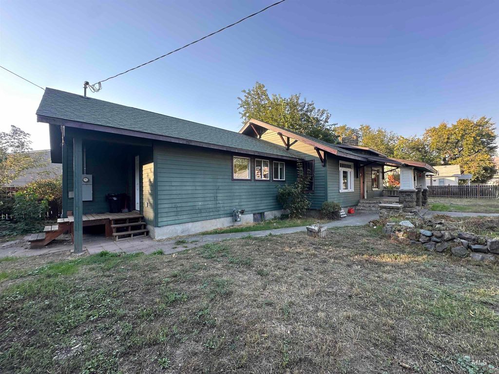 Photo of 416 12th Street, Lewiston, ID 83501 (MLS # 98962699)