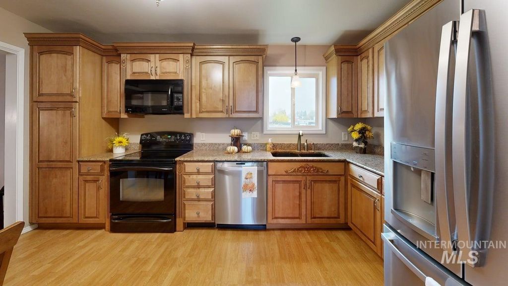 Photo of 1206 21st Ave, Clarkston, WA 99403 (MLS # 98984706)