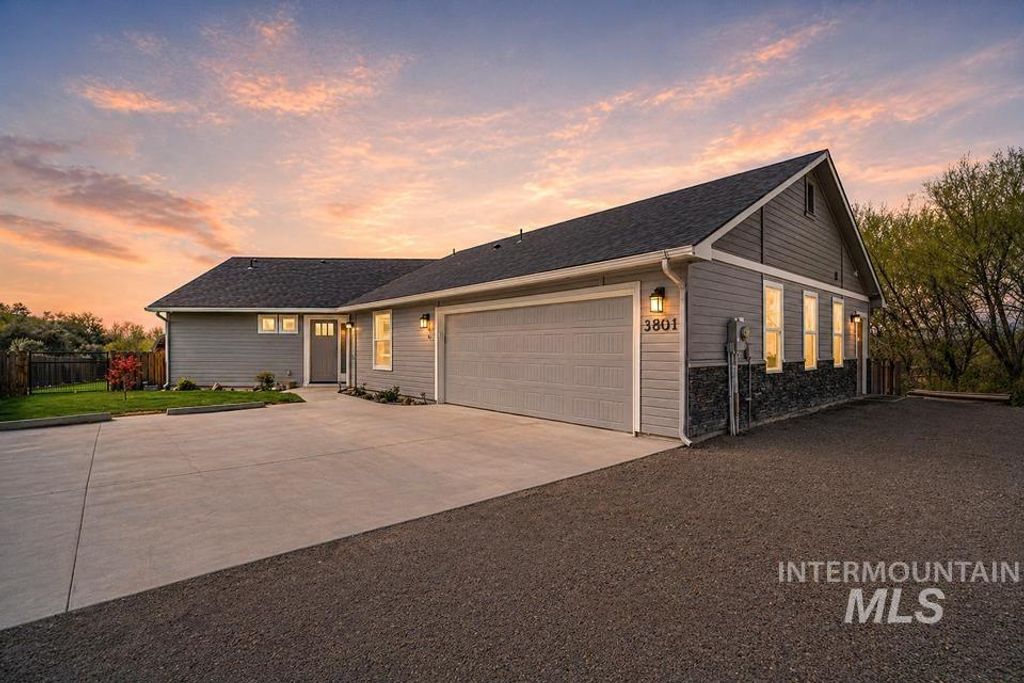 Photo of 3801 Vista Ridge, New Plymouth, ID 83655 (MLS # 98983725)