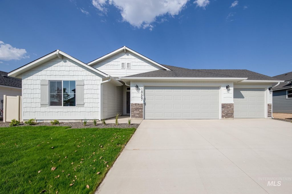 Photo of 868 Strike Eagle St, Mountain Home, ID 83647 (MLS # 98968441)
