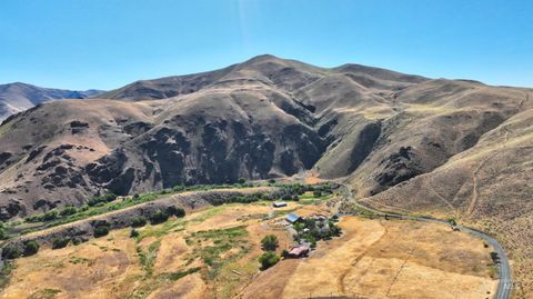 Photo of 27035 Snake River Rd, Huntington, OR 97907 (MLS # 98955031)