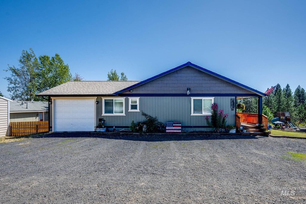Photo of 110 Terrace Ave, Deary, ID 83823 (MLS # 98956037)