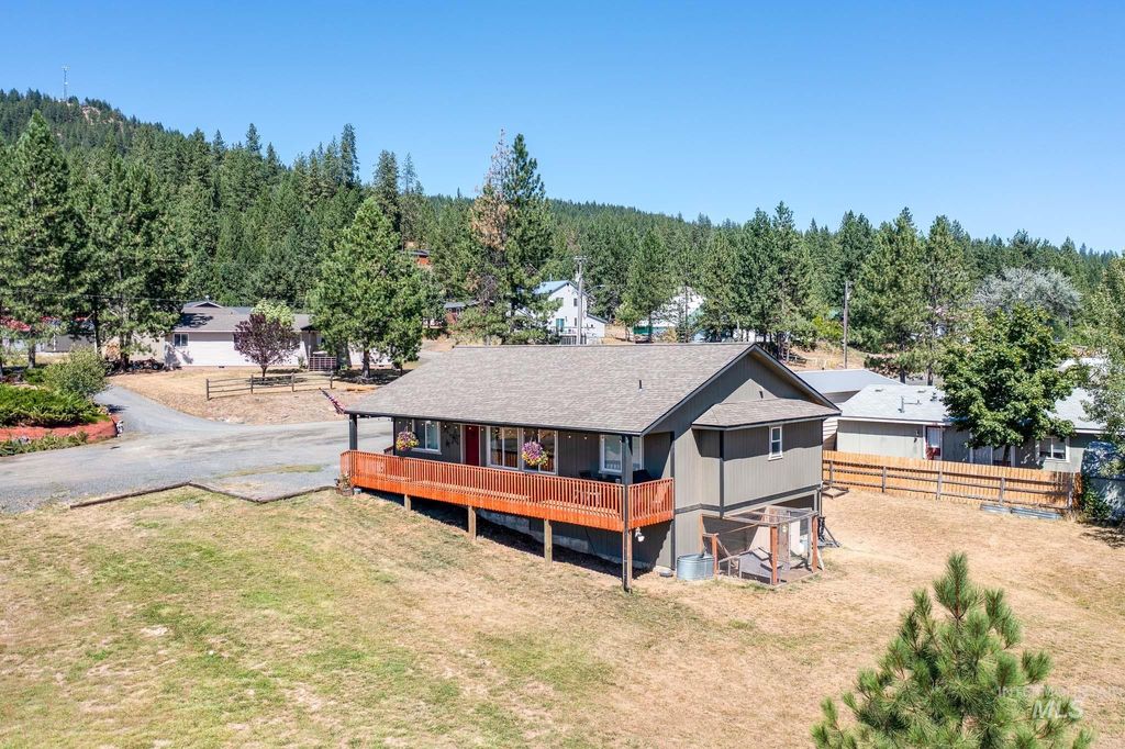 Photo of 110 Terrace Ave, Deary, ID 83823 (MLS # 98956037)