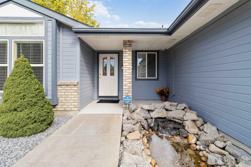 Photo of 76 W Christopher St, Meridian, ID 83642 (MLS # 98963799)