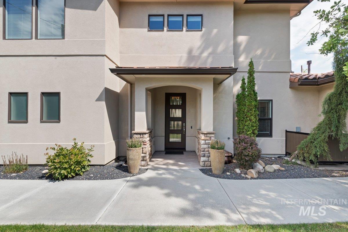 1208 E E Spinnaker Lane