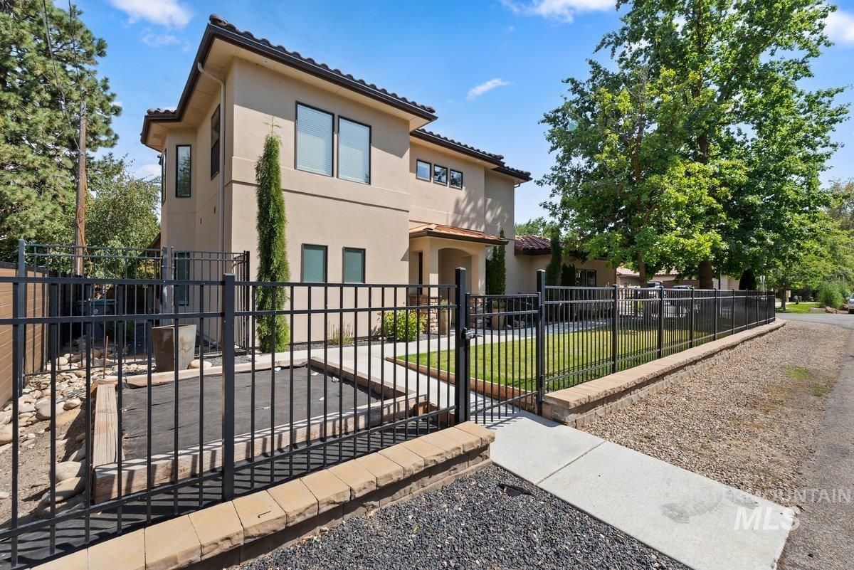 1208 E E Spinnaker Lane