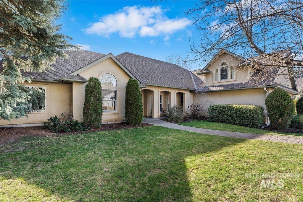 Photo of 9041 W Woodglade Ln, Garden City, ID 83714 (MLS # 98976801)