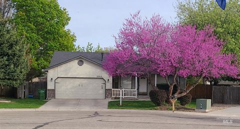Photo of 2303 E Oakcrest Dr, Meridian, ID 83646 (MLS # 98992823)