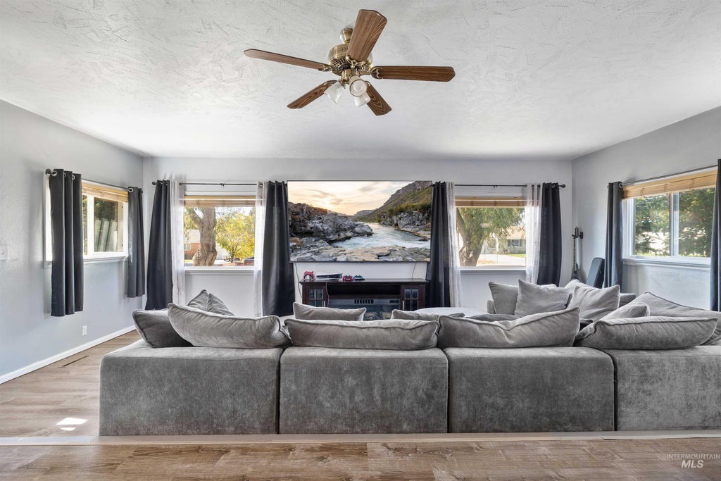 Photo of 1422 N Fillmore Street, Jerome, ID 83338 (MLS # 99001232)
