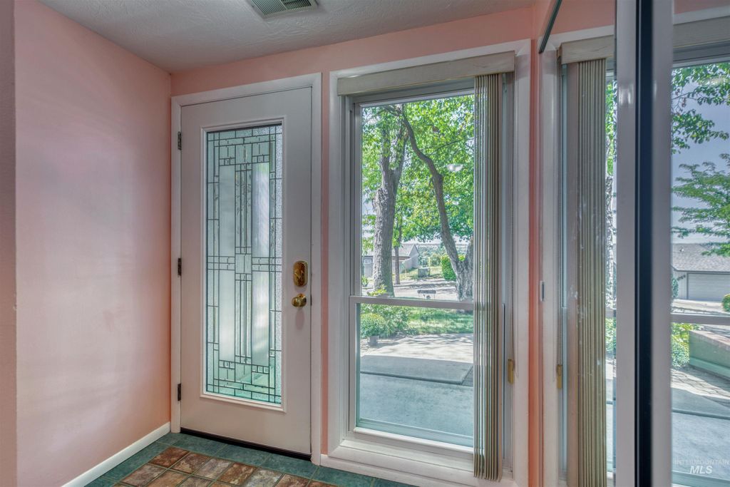 Photo of 5092 N Wildrye Dr, Boise, ID 83703 (MLS # 98971368)