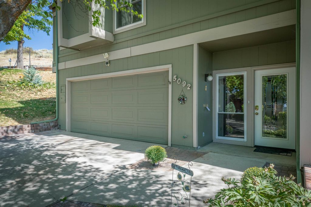 Photo of 5092 N Wildrye Dr, Boise, ID 83703 (MLS # 98971368)